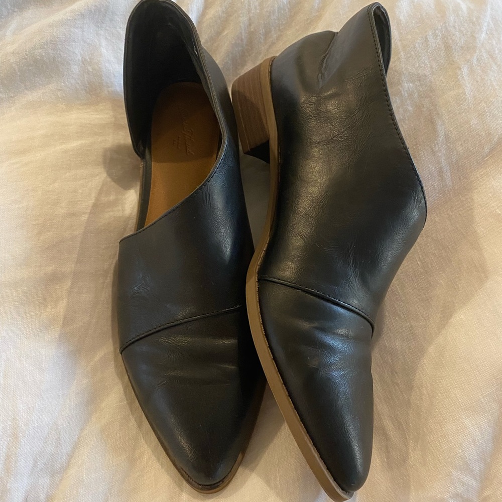Universal Thread Black Faux Leather - Size 8.5